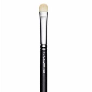 MAC 239 Eyeshadow Brush